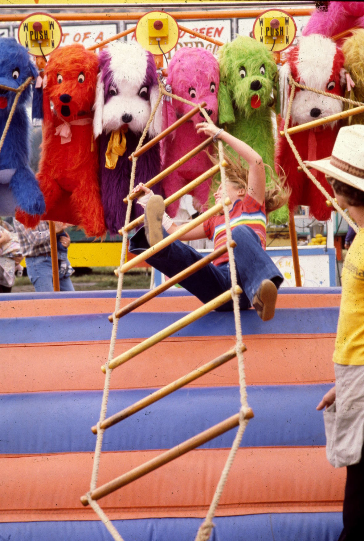 Rope ladder game, 1979